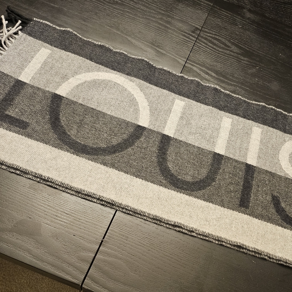 Louis Vuitton Ombré Wool & Cashmere Scarf – Grey/Black - Picture 5 of 5
